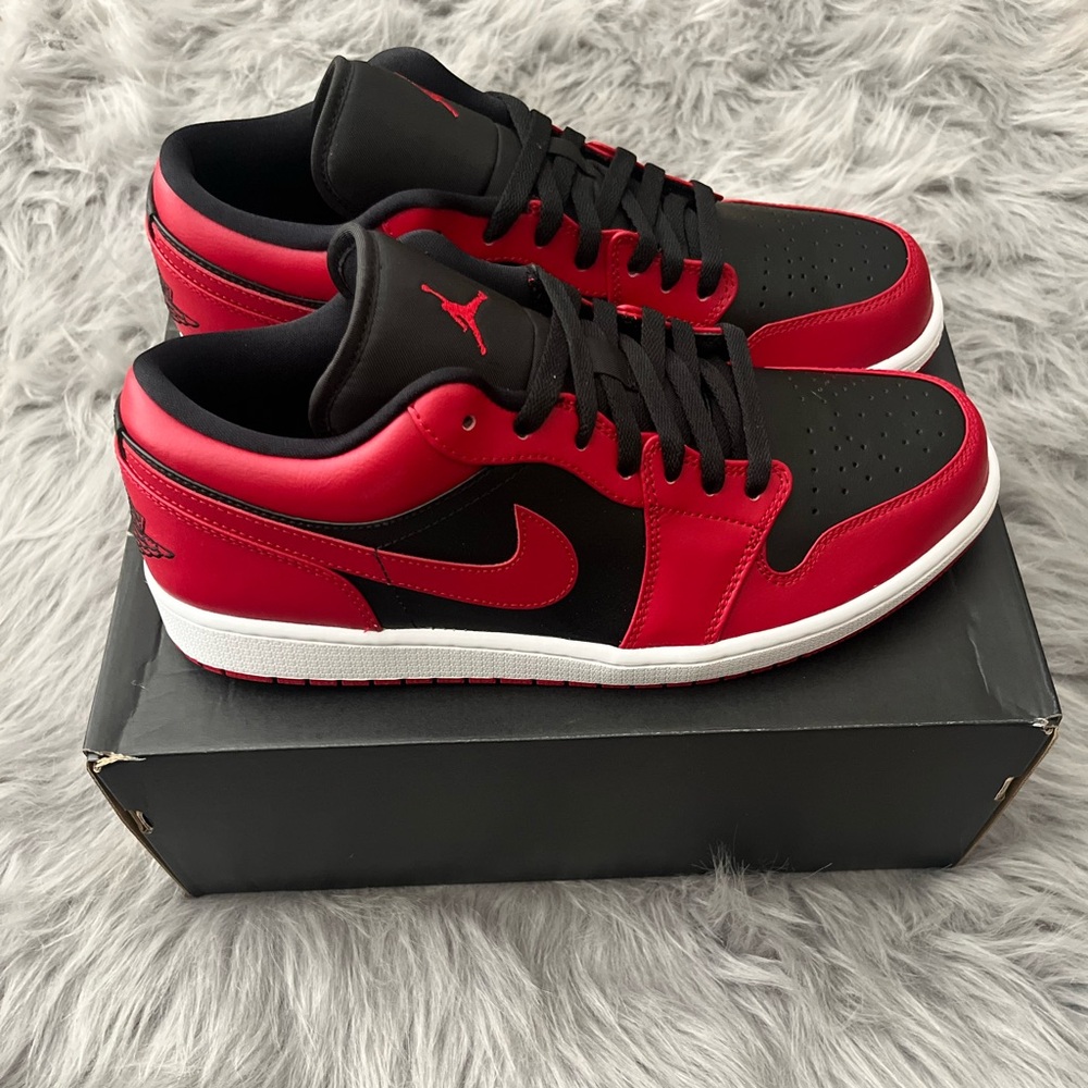 New Jordan 1 Low Reverse Bred - Picture 4 of 10